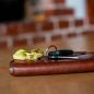 Preview: Frosch handgeschnitzter Schlüsselanhänger