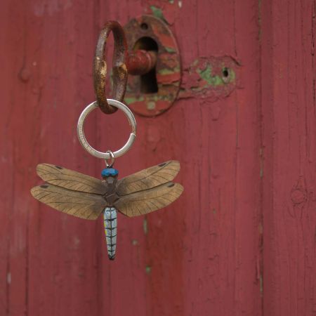 Libelle handgeschnitzter Schlüsselanhänger