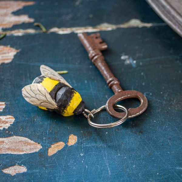 Hummel handgeschnitzter Schlüsselanhänger