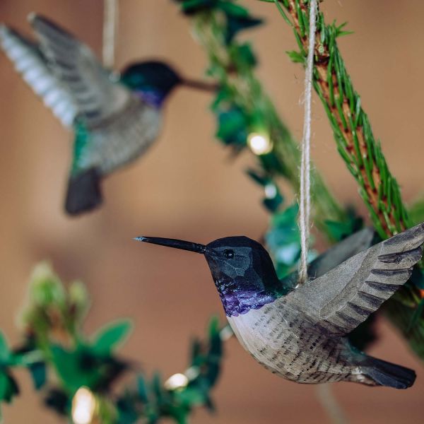 Schwarzkinnkolibri Holzvogel am Weihnachtsbaum