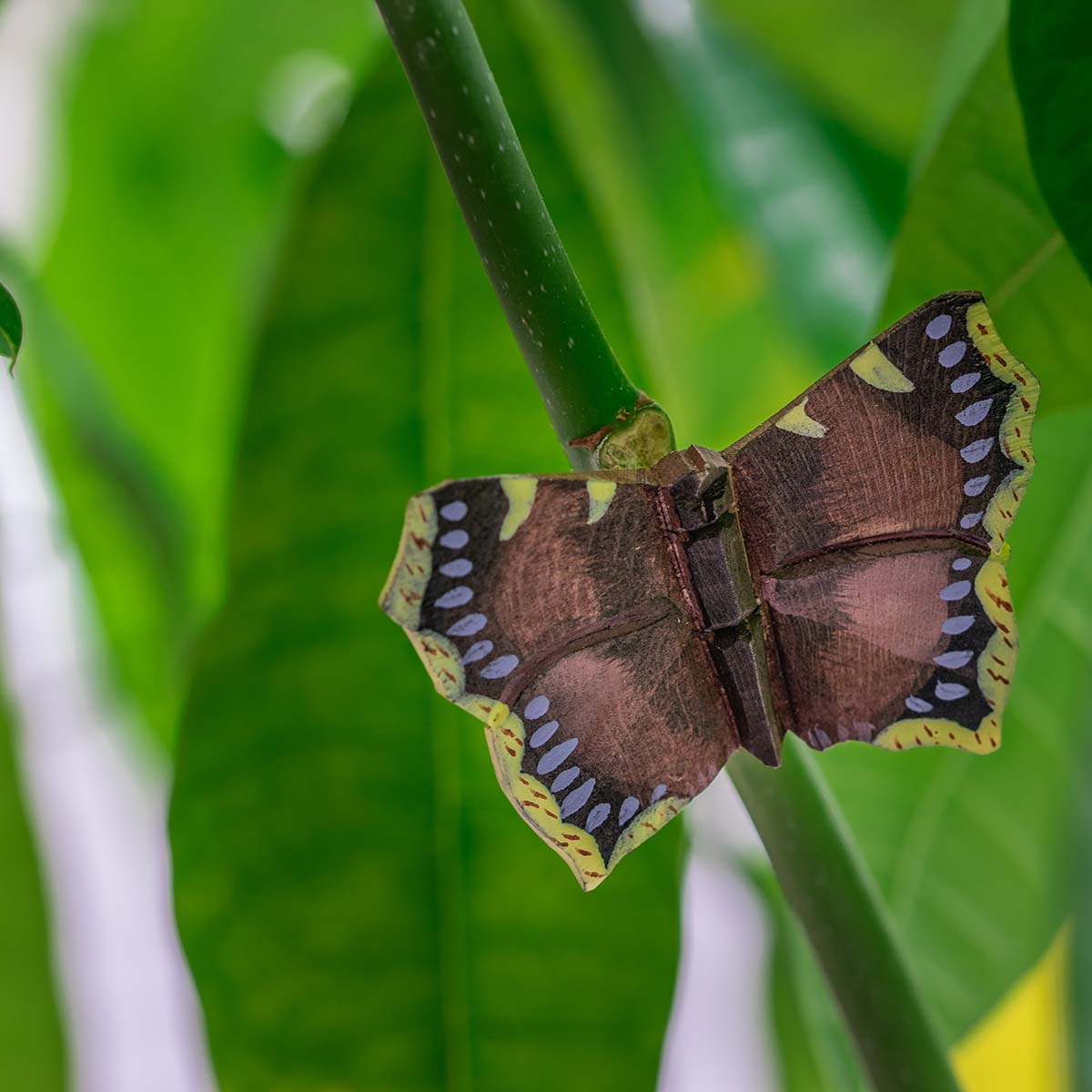 Trauermantel handgeschnitzter Schmetterling mit Magnet