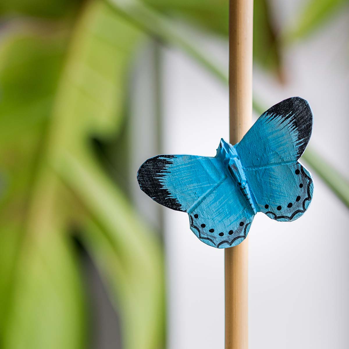 Faulbaum-Bläuling handgeschnitzter Schmetterling mit Magnet