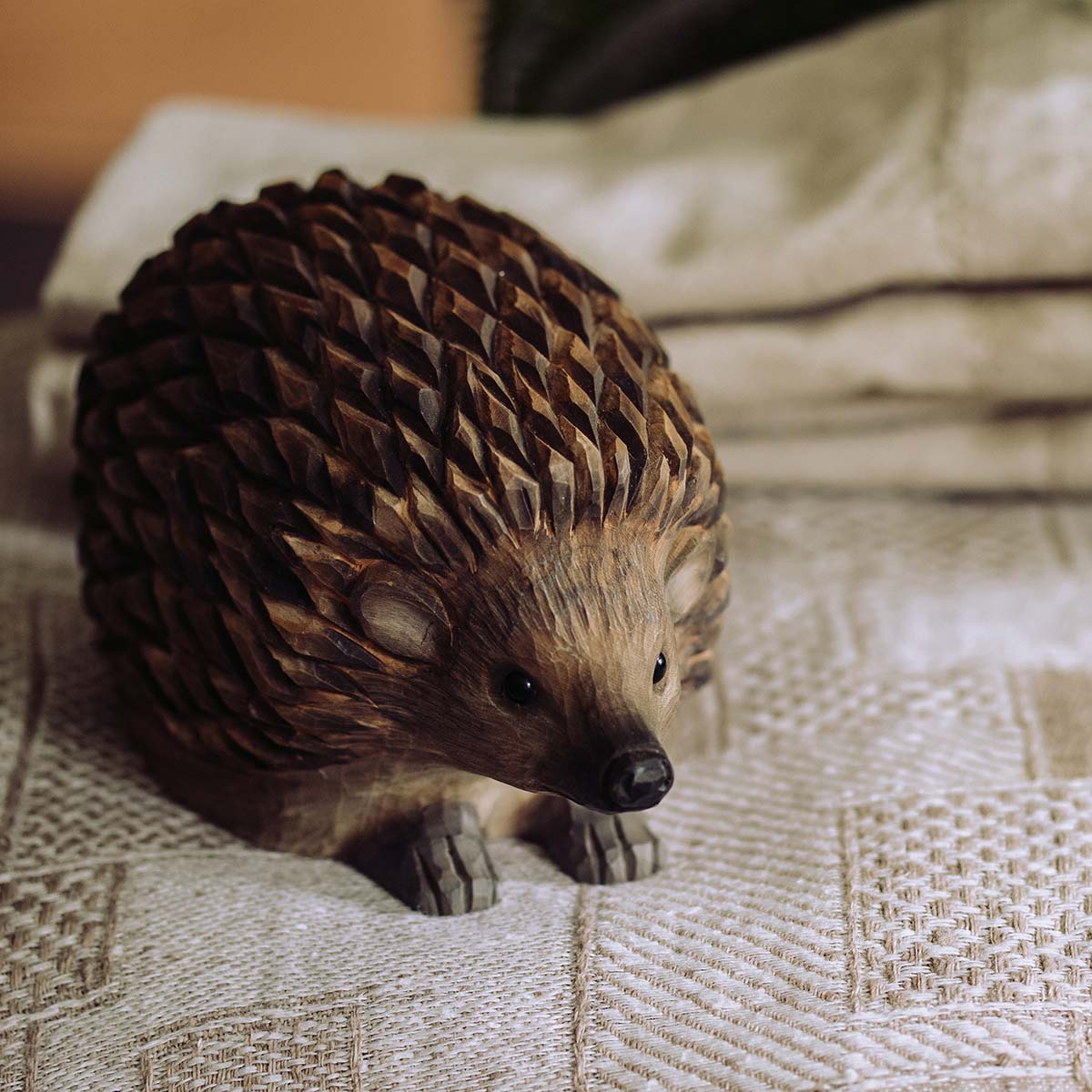 Igel handgeschnitzt