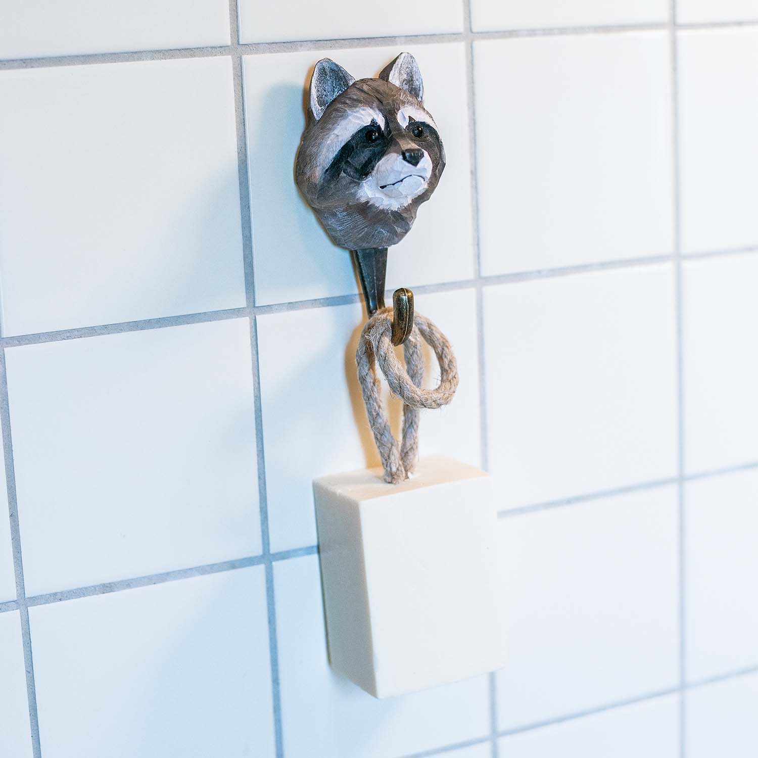 Wildlife Garden Haken Waschbär handgeschnitzt