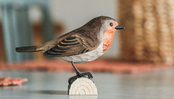 Holzvögel handgeschnitzt